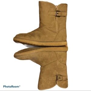 Gap sherpa lined tan ankle boots.